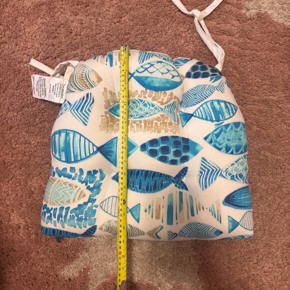 Pillow Perfect Tufted Seat Cushion 15"x15" Blue Hooked Seaside 1 Count Outdoor - Picture 6 of 7